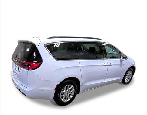 Bright White Clearcoat 2022 Chrysler Pacifica Touring L