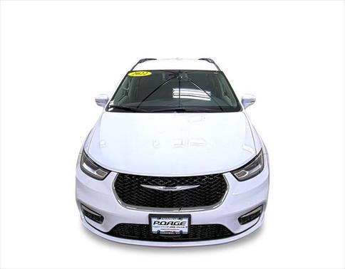 Bright White Clearcoat 2022 Chrysler Pacifica Touring L