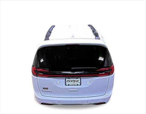 Bright White Clearcoat 2022 Chrysler Pacifica Touring L