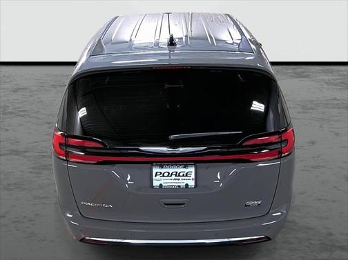 2025 Chrysler Pacifica L