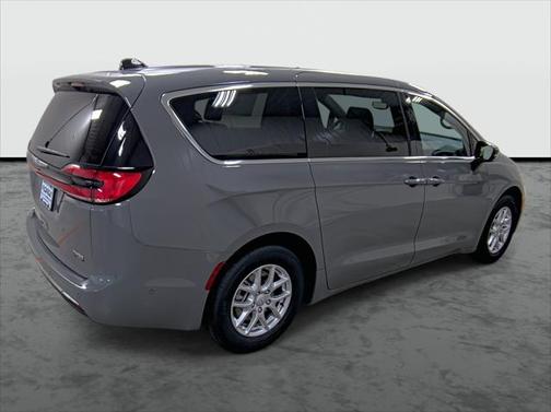 2025 Chrysler Pacifica L