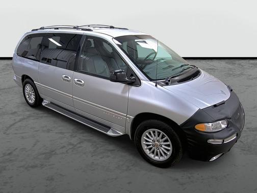 1999 Chrysler Town & Country LX