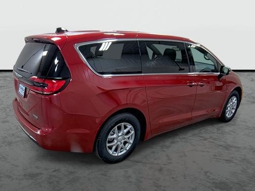 Red Hot Pearlcoat 2026 Chrysler Pacifica L