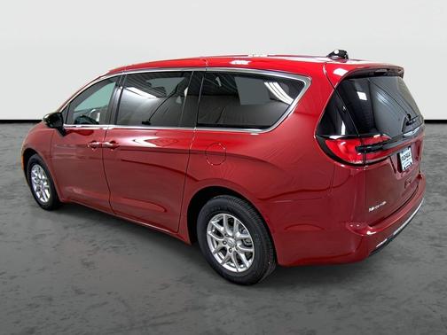 Red Hot Pearlcoat 2026 Chrysler Pacifica L