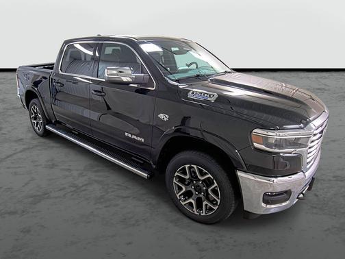 Diamond Black Crystal Pearlcoat 2026 RAM 1500 Laramie