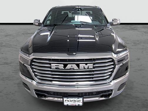 Diamond Black Crystal Pearlcoat 2026 RAM 1500 Laramie
