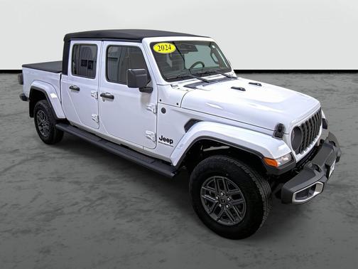 2024 Jeep Gladiator Sport S