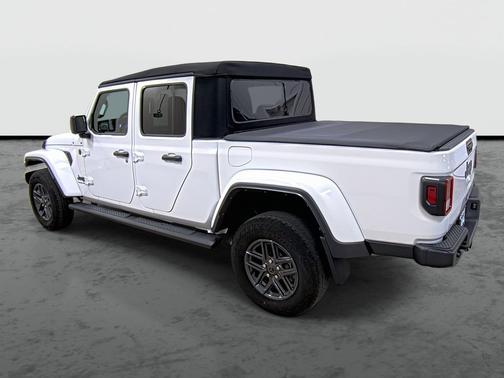 2024 Jeep Gladiator Sport S