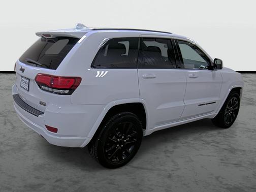 Bright White Clearcoat 2021 Jeep Grand Cherokee Laredo