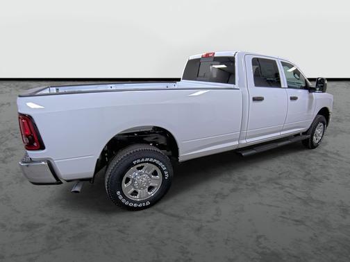 2026 RAM 2500 Tradesman Crew Cab 4x4 8' Box