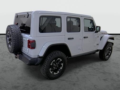 Bright White Clearcoat 2027 Jeep Wrangler Rubicon