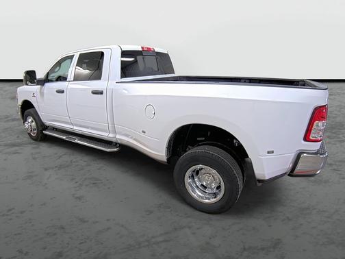 2024 RAM 3500 Tradesman Crew Cab 4x4 8' Box
