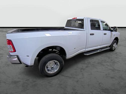 2024 RAM 3500 Tradesman Crew Cab 4x4 8' Box