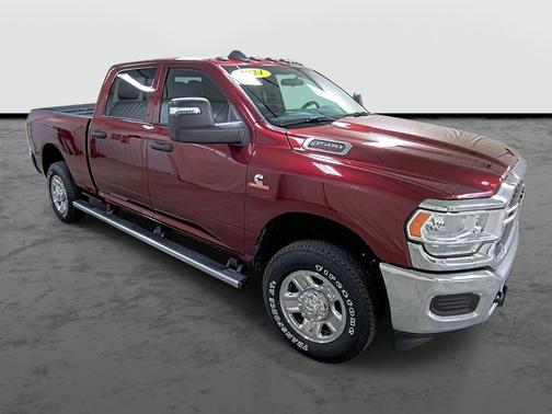 2024 RAM 3500 Tradesman Crew Cab 4x4 6'4' Box