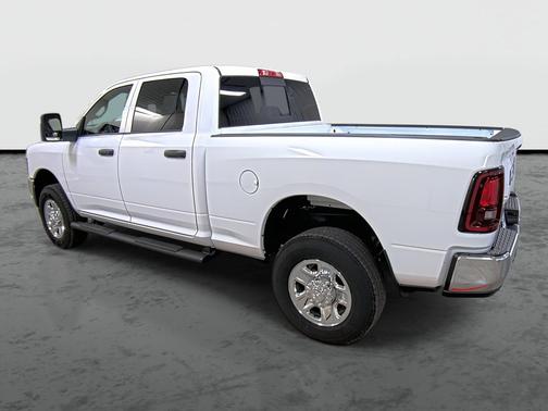 2025 RAM 2500 Tradesman Crew Cab 4x4 6'4' Box