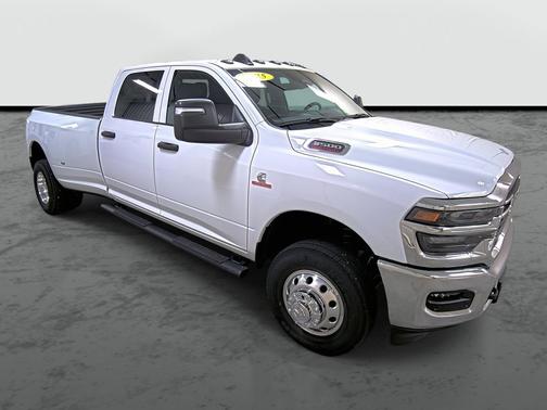 2025 RAM 3500 Tradesman Crew Cab 4x4 8' Box