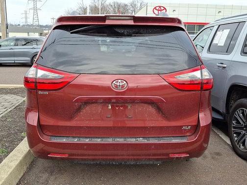 2020 Toyota Sienna XLE