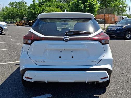 Fresh Powder 2024 Nissan Kicks SR