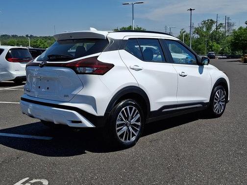 Fresh Powder 2024 Nissan Kicks SR