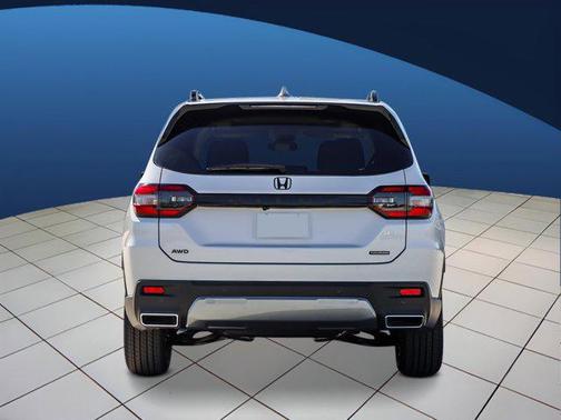 Platinum White Pearl 2026 Honda Pilot Touring 8-Passenger