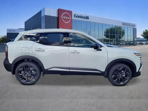 Aspen White Tricoat 2026 Nissan Kicks SR
