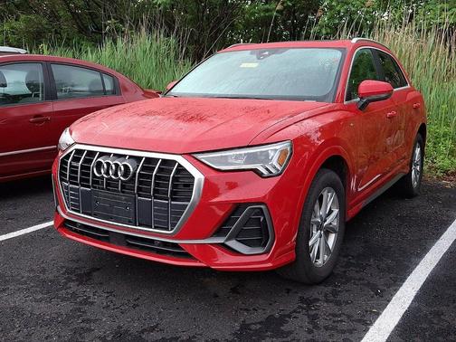 Progressive Red Metallic 2025 Audi Q3 Premium 45 TFSI S line quattro Tiptronic