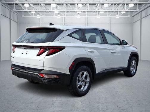 2023 Hyundai TUCSON SE