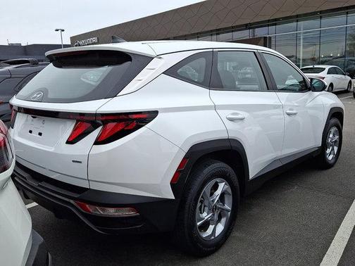 2023 Hyundai TUCSON SE