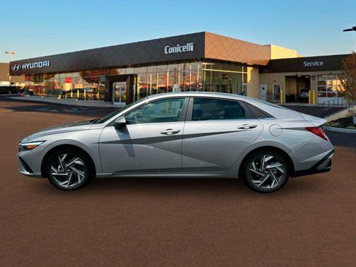 2025 Hyundai ELANTRA Limited