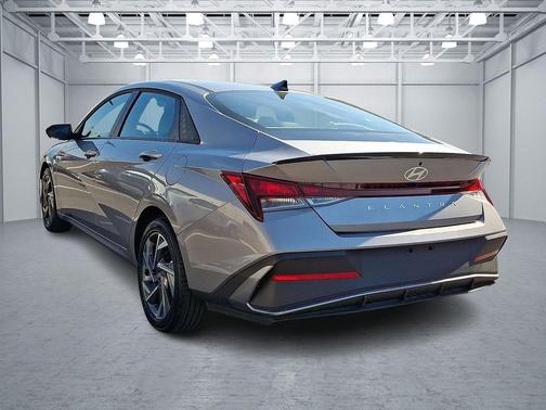 Fluid Metal 2025 Hyundai ELANTRA Sport