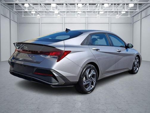 Fluid Metal 2025 Hyundai ELANTRA Sport