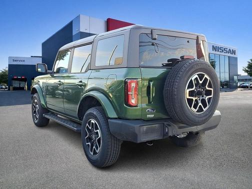 Eruption Green Metallic 2023 Ford Bronco Outer Banks