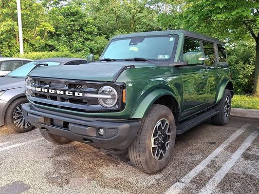 Eruption Green Metallic 2023 Ford Bronco Outer Banks