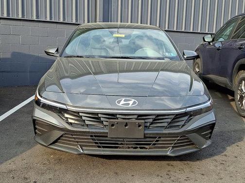 Amazon Gray 2025 Hyundai ELANTRA SE