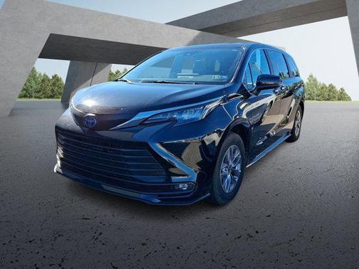 2025 Toyota Sienna XLE
