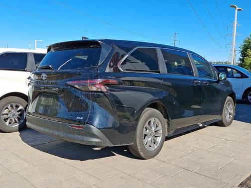 2025 Toyota Sienna XLE