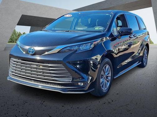 2025 Toyota Sienna XLE