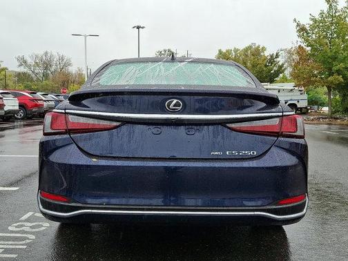 2022 Lexus ES 250 Base