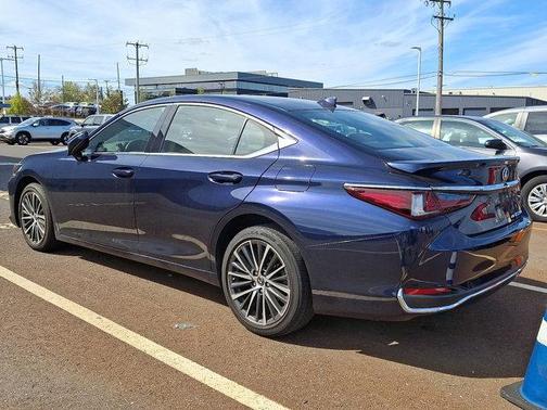 2022 Lexus ES 250 Base