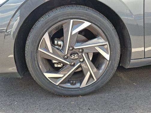 Ecotronic Gray 2025 Hyundai ELANTRA SEL