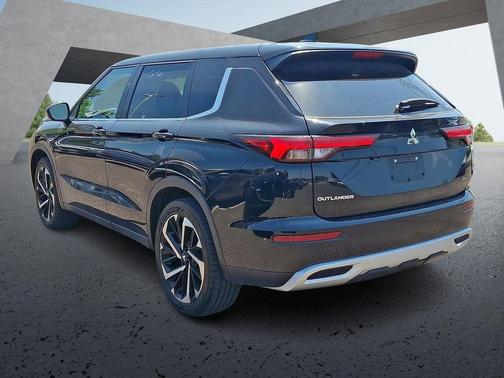 Black 2024 Mitsubishi Outlander SE S-AWC