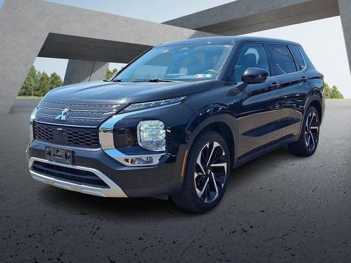 Black 2024 Mitsubishi Outlander SE S-AWC