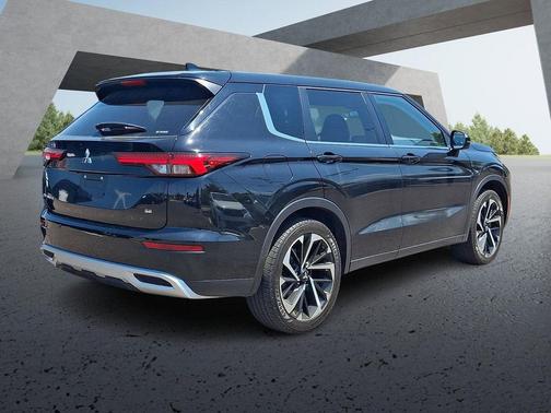 Black 2024 Mitsubishi Outlander SE S-AWC