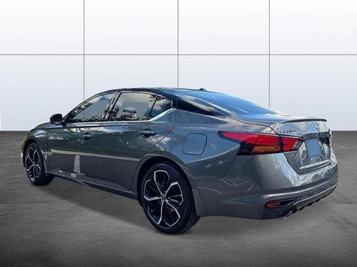 Gun Metallic/Super Black 2026 Nissan Altima SR FWD