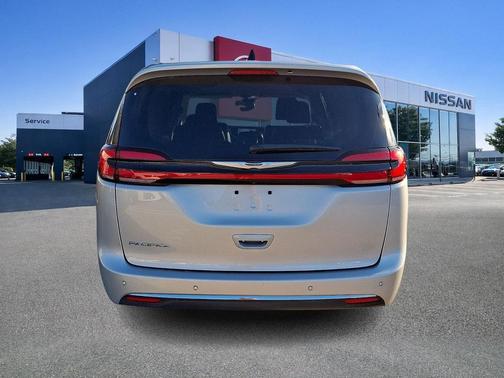 Silver Mist Clearcoat 2024 Chrysler Pacifica Touring L