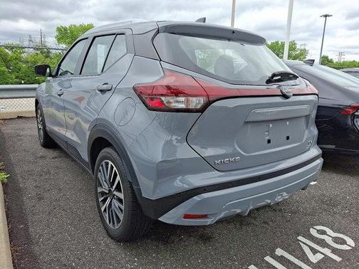 2022 Nissan Kicks SV
