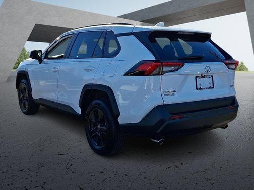 Ice Cap 2024 Toyota RAV4 XLE