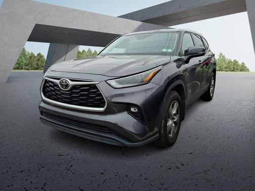 Magnetic Gray Metallic 2022 Toyota Highlander LE
