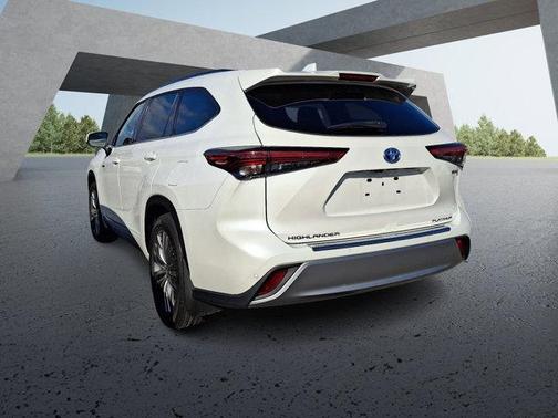 2021 Toyota Highlander Hybrid Platinum
