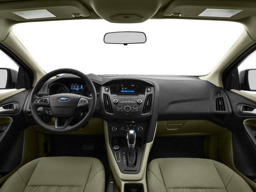 Gray 2016 Ford Focus SE